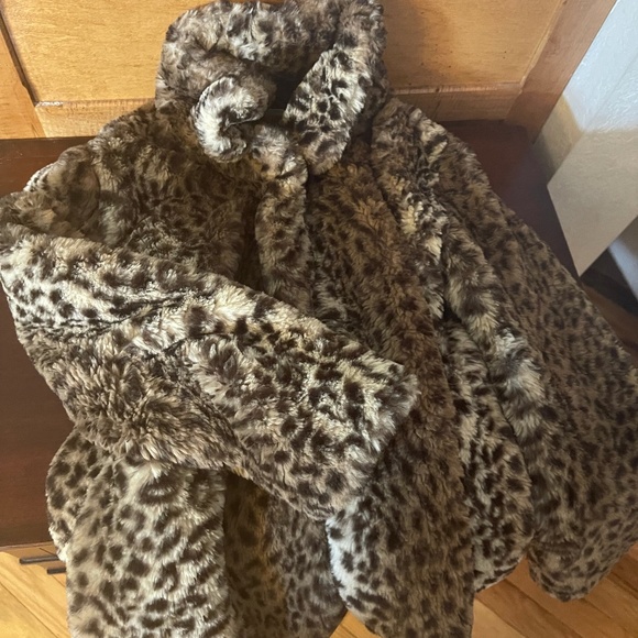 Girls size 10-12 leopard print faux fur coat - Picture 1 of 4